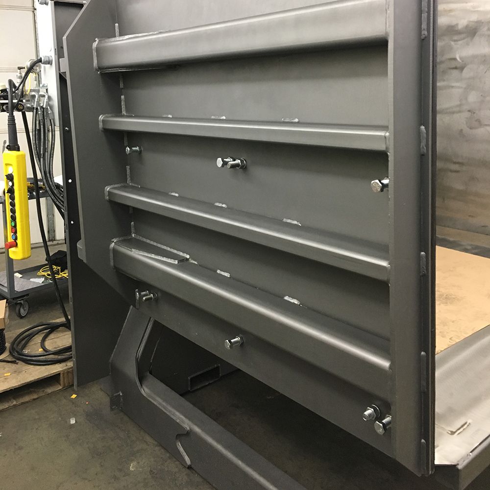 Adjustable leveling plates