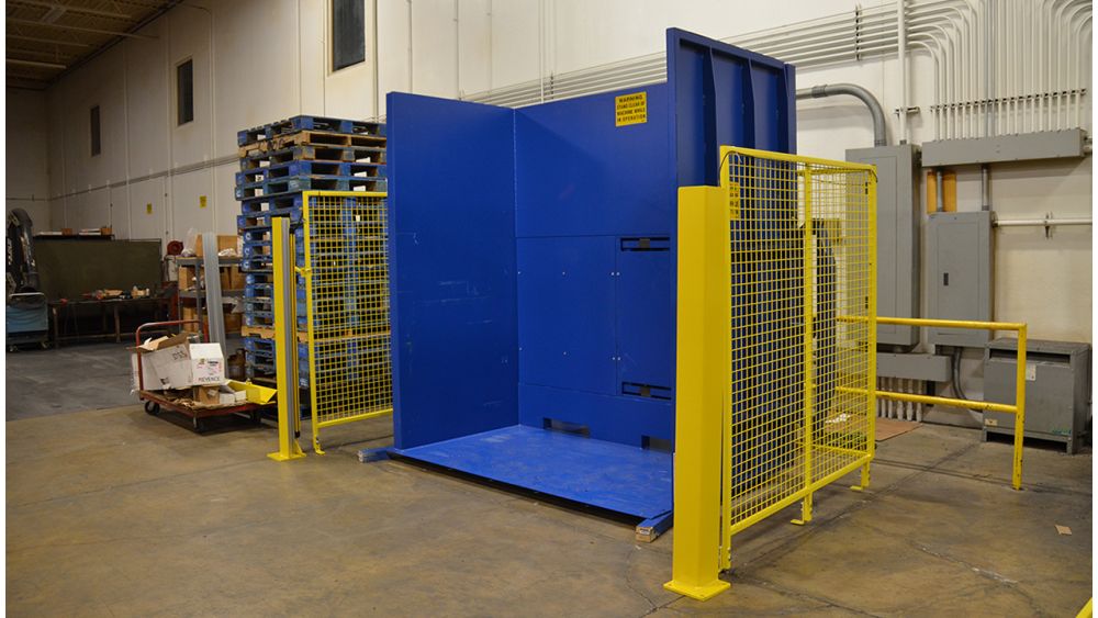 Two way pallet straightener 