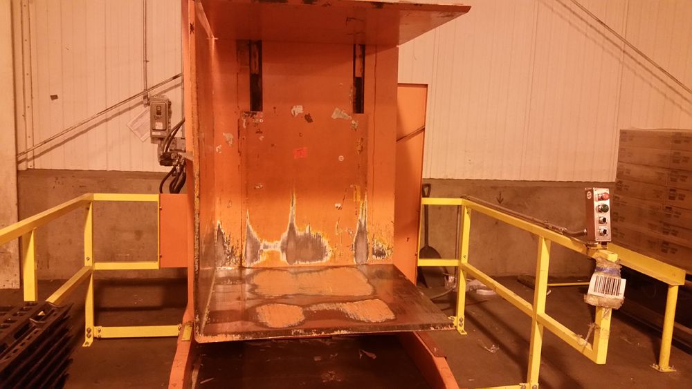 Pallet Inverter with protective rail guards