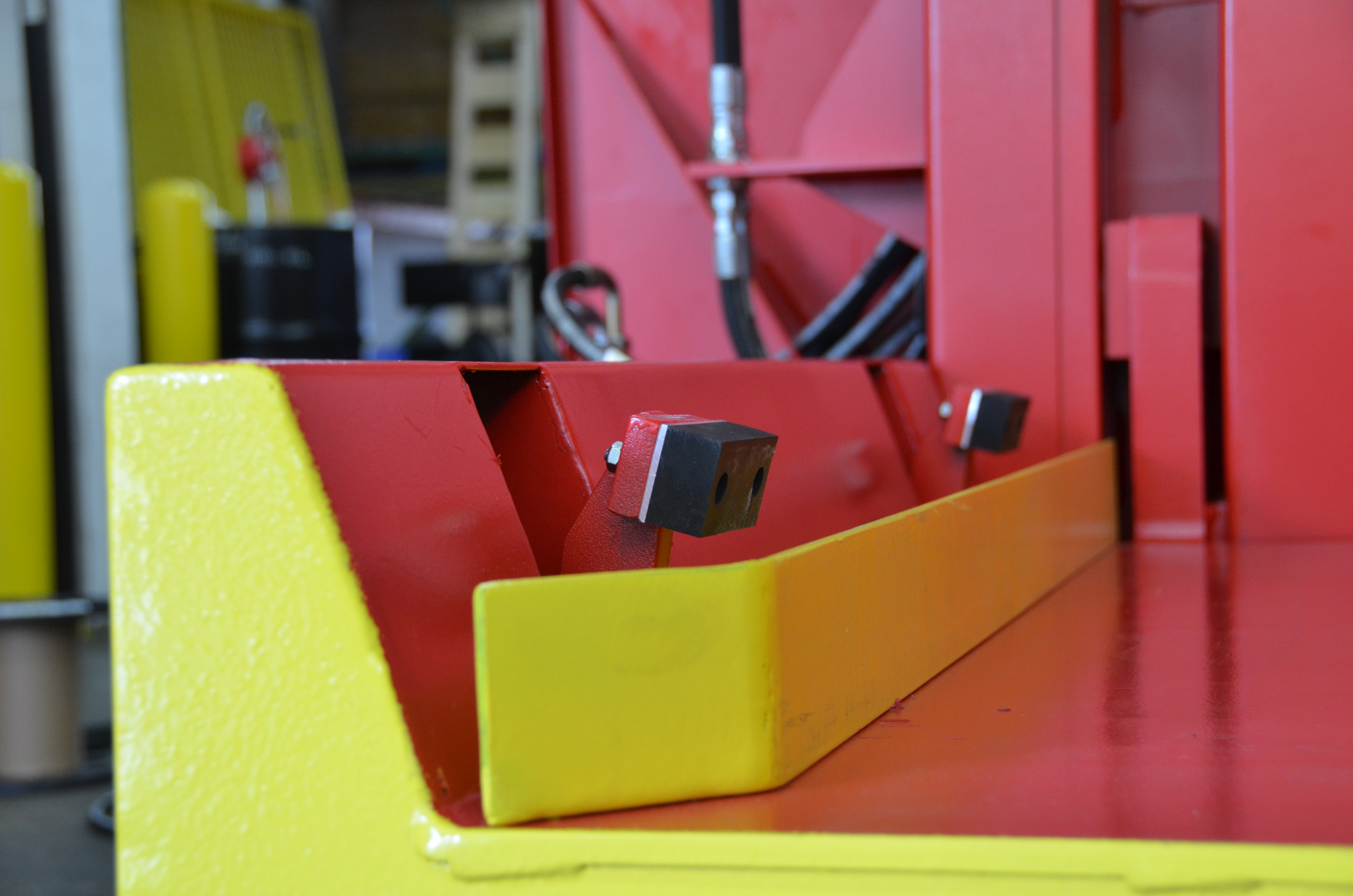 DC Pallet Inverter with pallet grippers