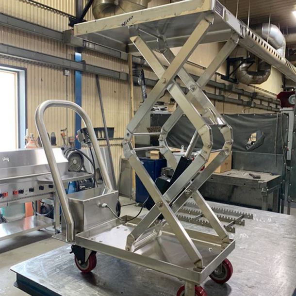 SL SS ELT 30-10 Stainless cleanroom rated electric lift table Image 2