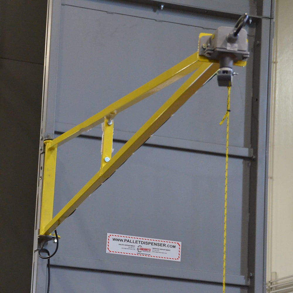 Pivoting boom with lanyard