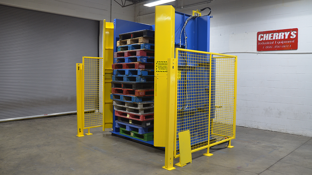 Pallet straightener with light curtains