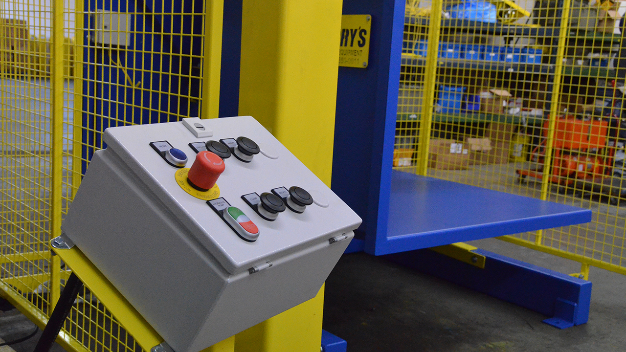 Pallet Inverter with control console