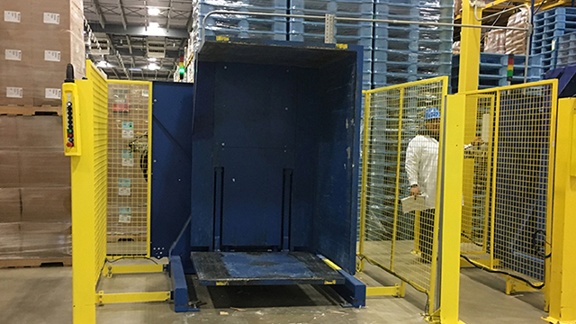 Pallet Inverter for wood to plastic pallet transfer