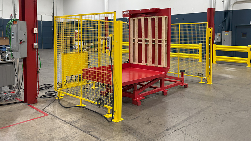 Raised height to raised height tipper with pallet gripper