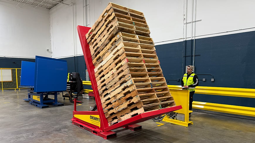 LDT-2000 tipper whandling stacks of pallets