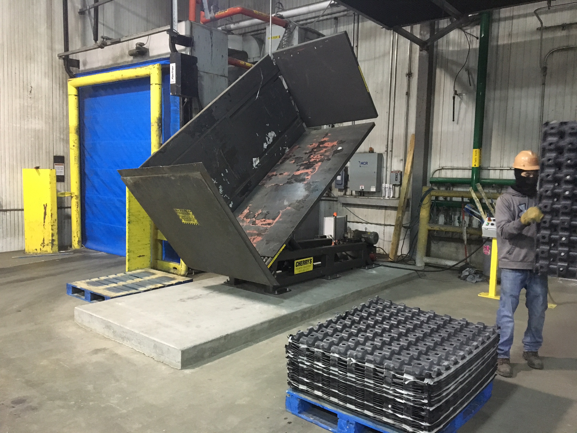 Pallet Spacer Recovery System in operation